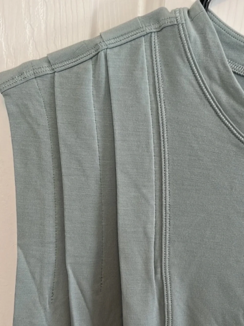 Lululemon Modal Pleated Shoulder Tank Top Size 10